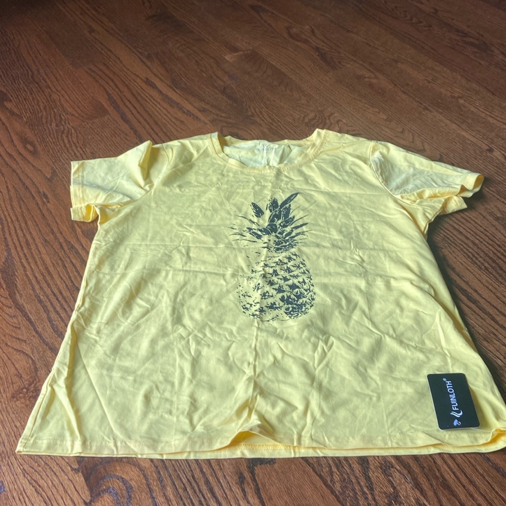 Women’s short sleeve tee shirt!!
